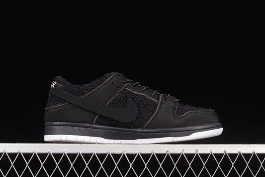 Nike SB Dunk Low Gnarhunters