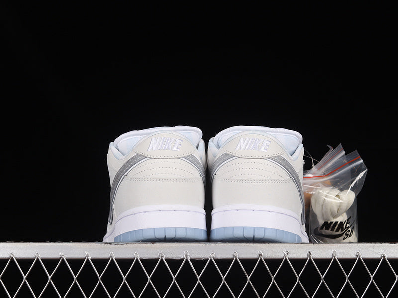 Nike SB Dunk Low White Lobster (Friends and Family)