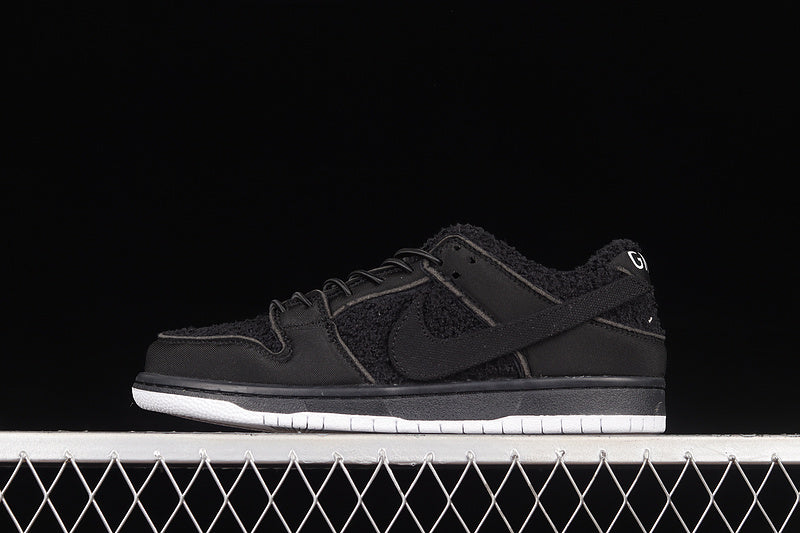 Nike SB Dunk Low Gnarhunters