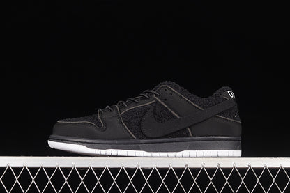 Nike SB Dunk Low Gnarhunters