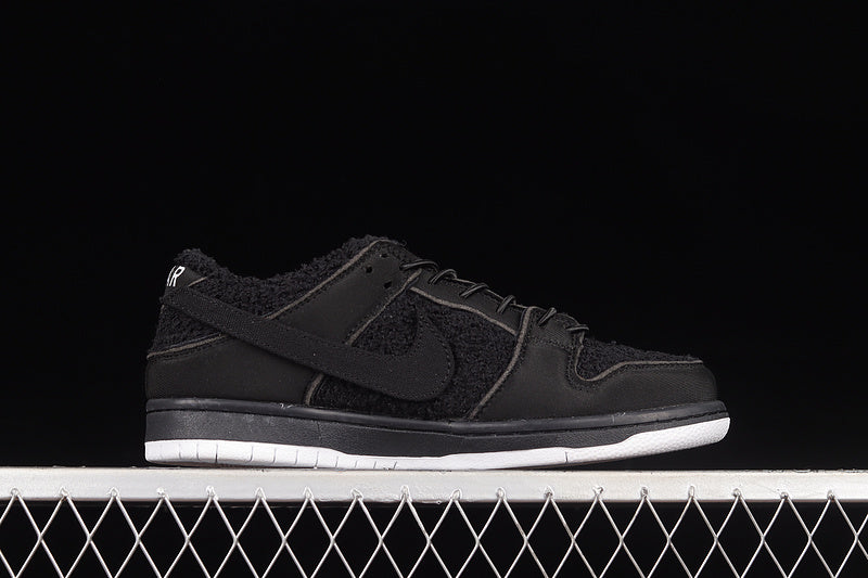Nike SB Dunk Low Gnarhunters