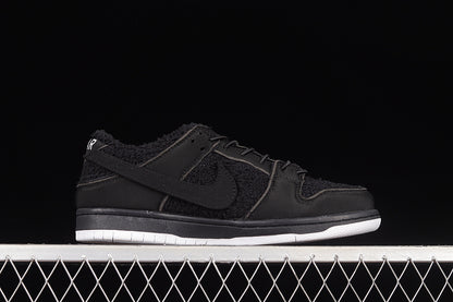 Nike SB Dunk Low Gnarhunters