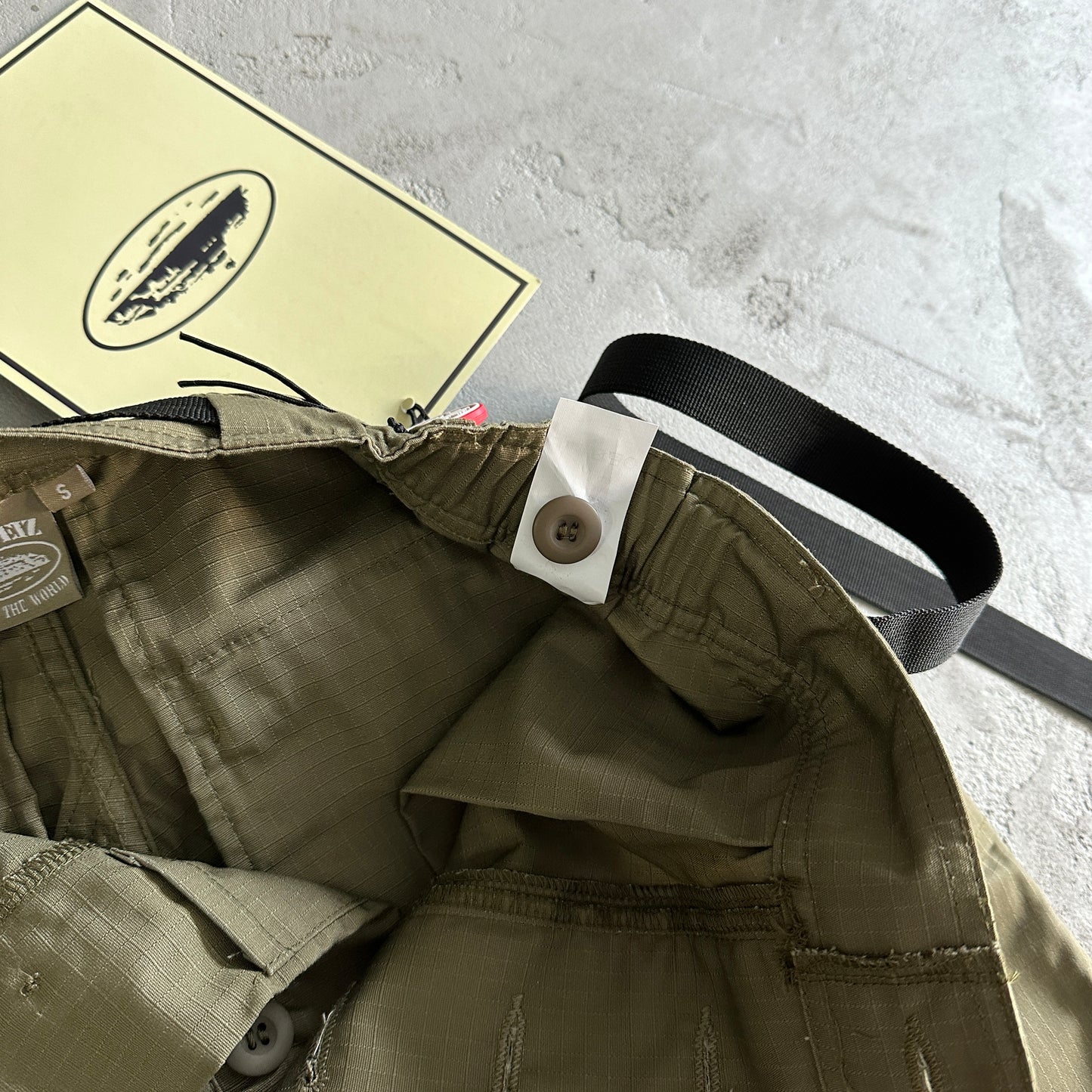 Corteiz Guerillaz Cargo Pants Tonal Khaki