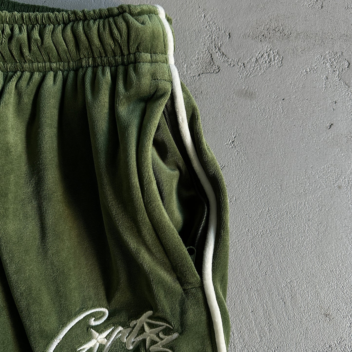Corteiz VVS Velour Bottoms Green