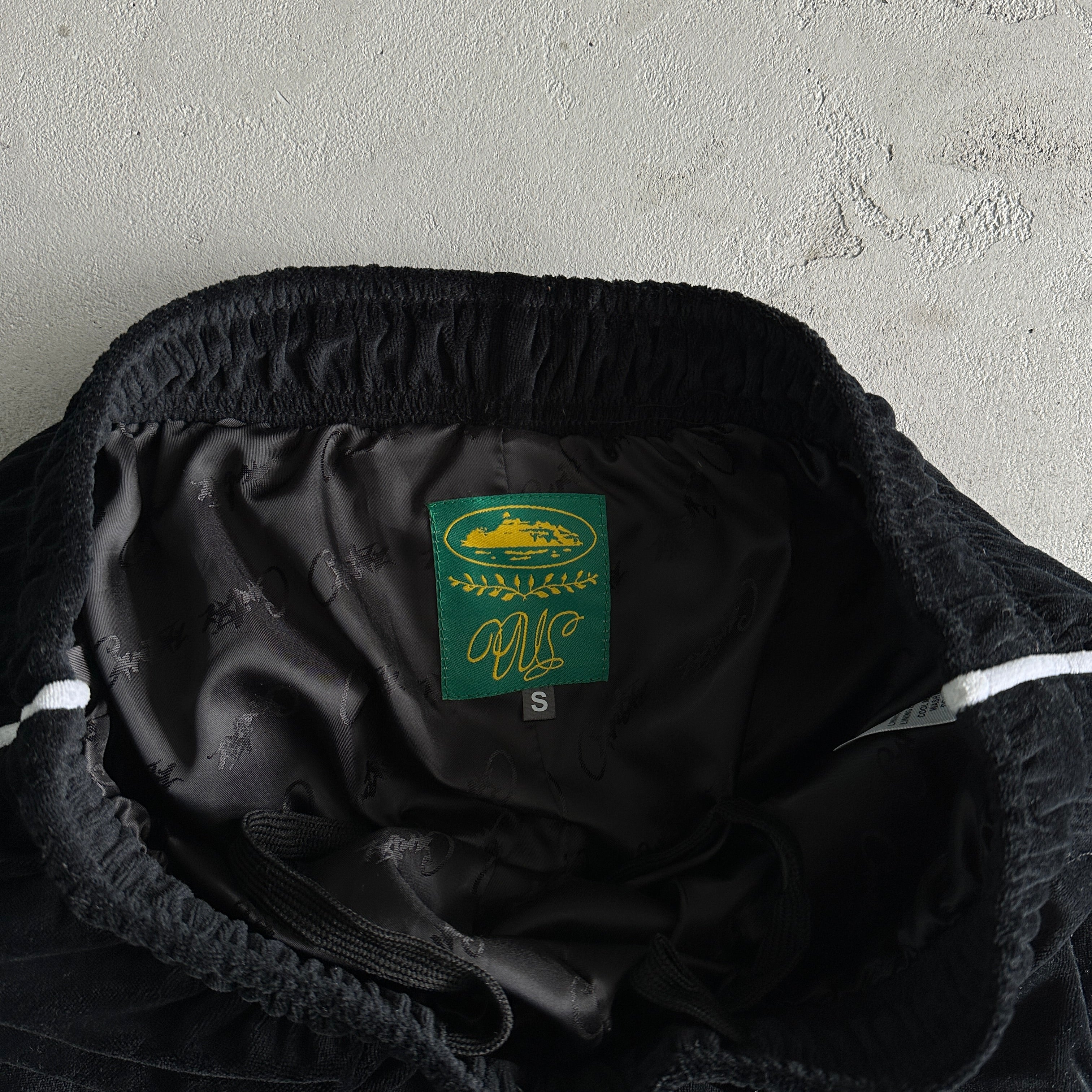 CORTEIZ VVS VELOUR SET - TRIPLE BLACK Corteiz VVS Velour Jacket